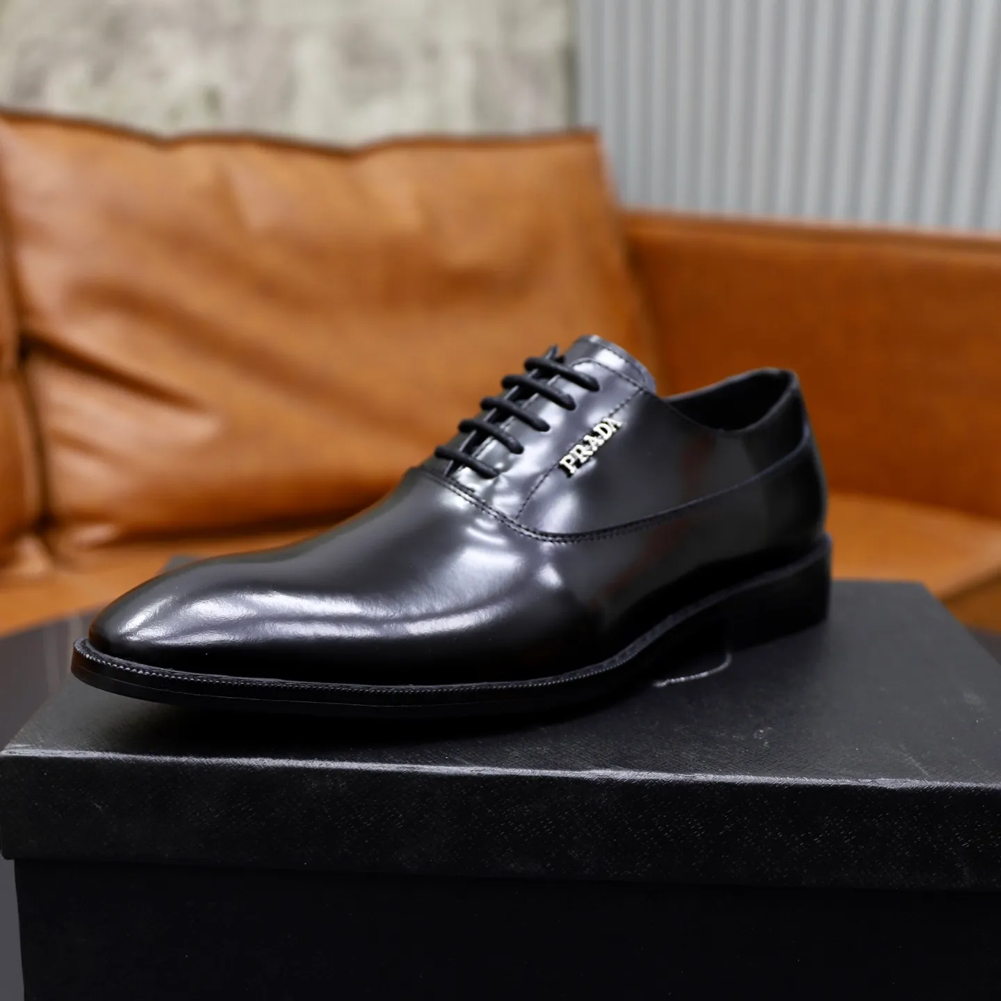 Ex-factory price: 540💰🙅‍♂️🙅‍♂️🙅‍♂️ Brand: PRADA Standard code: Men's code 38-44 (45 can be customized) Grade: Same style as the official website Original order quality Material: Original cowhide surface Comfortable cowhide lining Original outsole Style category: Men's fashionable casual leather shoes Distinguished big-name luxury elements Top luxury Color: actual picture color